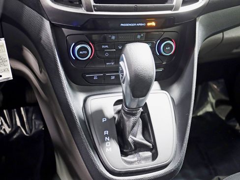 Used 2022 Ford Transit Connect XLT image 21