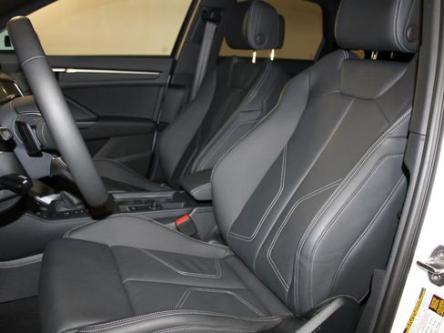 Certified 2025 Audi Q3 2.0T Premium w/ Convenience Package image 7