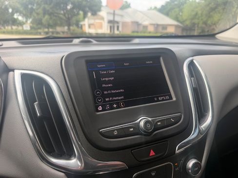 Used 2020 Chevrolet Equinox LS w/ LS Convenience Package FWD image 17