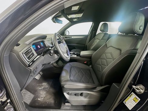 Used 2025 Volkswagen Atlas Cross Sport SE AWD/4WD image 13