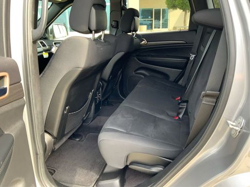 Used 2017 Jeep Grand Cherokee Laredo image 10