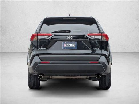 Used 2022 Toyota RAV4 XLE FWD image 6
