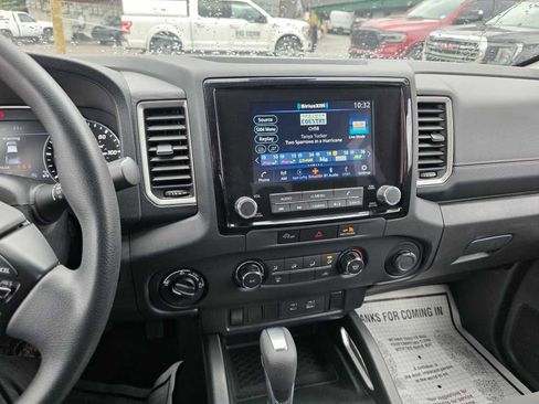 Used 2024 Nissan Frontier SV image 19