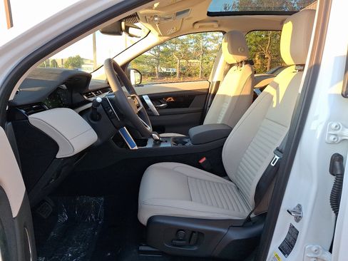 New 2025 Land Rover Discovery Sport S image 11