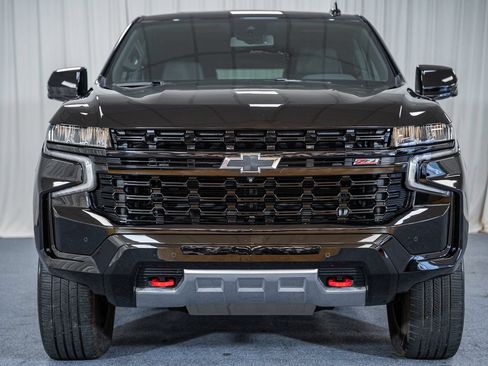 Used 2023 Chevrolet Tahoe Z71 w/ Luxury Package AWD/4WD image 2