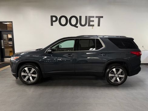 Used 2020 Chevrolet Traverse LT w/ LT Premium Package AWD/4WD image 1