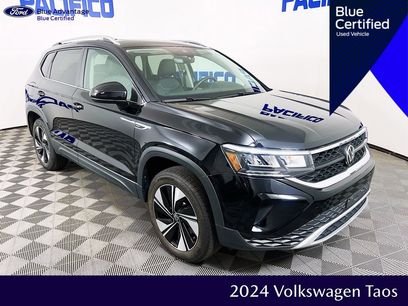 Used 2024 Volkswagen Taos SE w/ Panoramic Sunroof Package