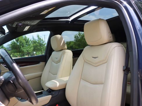 Used 2018 Cadillac XT5 Luxury w/ Driver Awareness Package FWD image 15