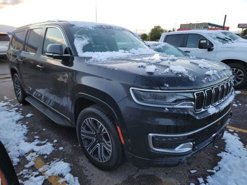 Used 2023 Jeep Wagoneer L Series II image 3