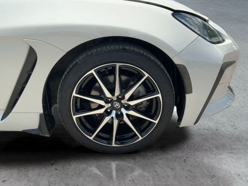 Used 2025 Toyota GR86 RWD image 21