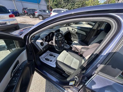 Used 2014 Chevrolet Cruze LS FWD image 6