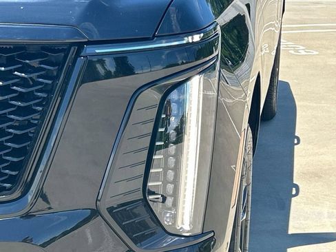 Used 2025 Cadillac Escalade ESV Sport w/ Touring Package AWD/4WD image 9