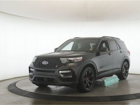 Used 2020 Ford Explorer ST w/ ST Street Pack image 10