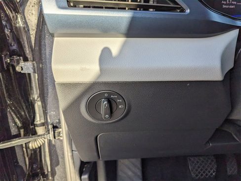 Certified 2022 Volkswagen Taos SE w/ Driver Assistance Package image 26