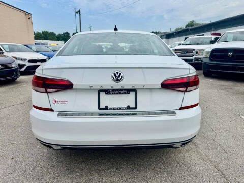 Used 2021 Volkswagen Passat 2.0T SE FWD image 8