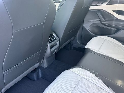 New 2025 Volkswagen Tiguan SE AWD/4WD image 12