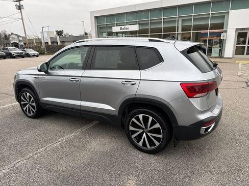 Certified 2022 Volkswagen Taos SE image 6