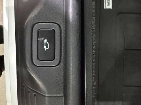 Used 2015 Land Rover Range Rover Supercharged image 54