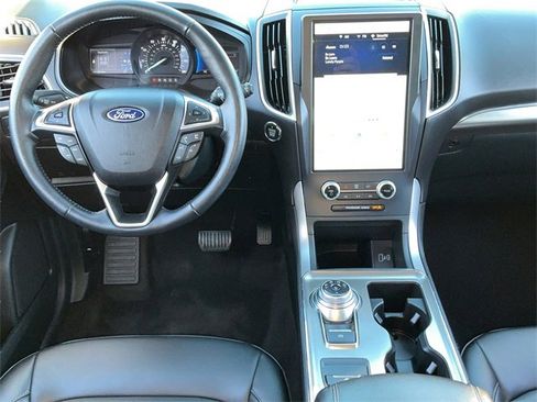 Used 2022 Ford Edge SEL image 12