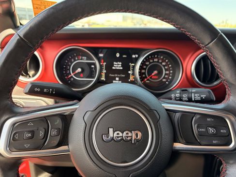 Used 2018 Jeep Wrangler Unlimited Rubicon w/ Dual Top Group AWD/4WD image 29