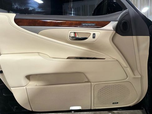 Used 2014 Lexus LS 460 AWD w/ Comfort Package image 10