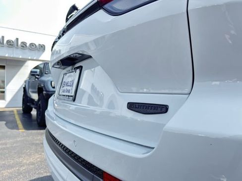 New 2026 Jeep Grand Cherokee Summit AWD/4WD image 14