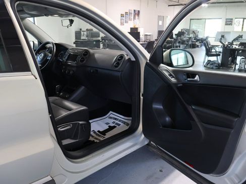 Used 2015 Volkswagen Tiguan S FWD image 21