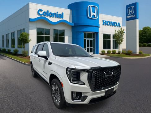 Used 2023 GMC Yukon XL Denali Ultimate AWD/4WD image 9