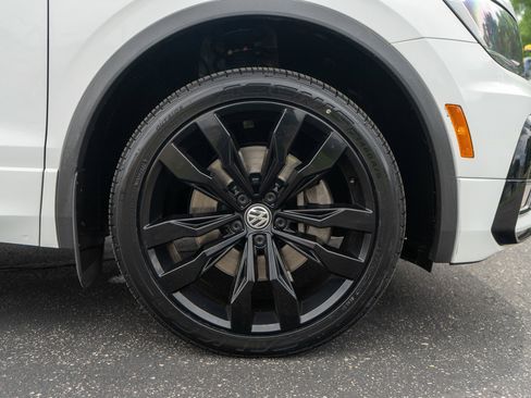 Used 2020 Volkswagen Tiguan SE R-Line AWD/4WD image 10