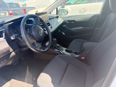 Used 2025 Toyota Corolla LE FWD image 2