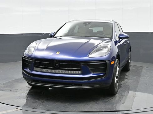 Certified 2024 Porsche Macan image 12