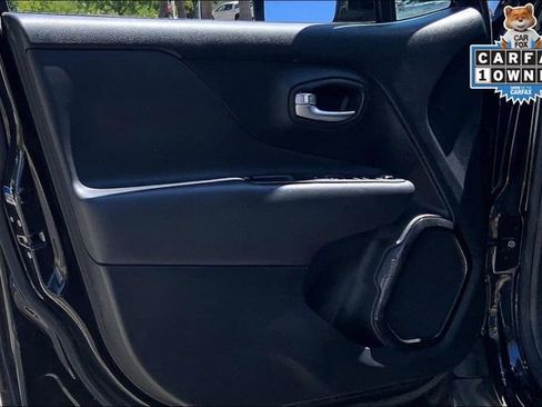 Used 2018 Jeep Renegade Altitude FWD image 21