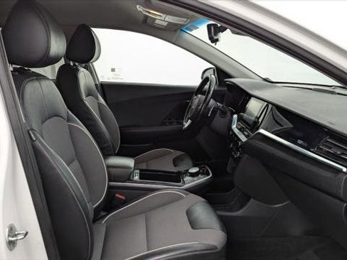 Used 2022 Kia Niro EX w/ Cold Weather Package FWD image 21