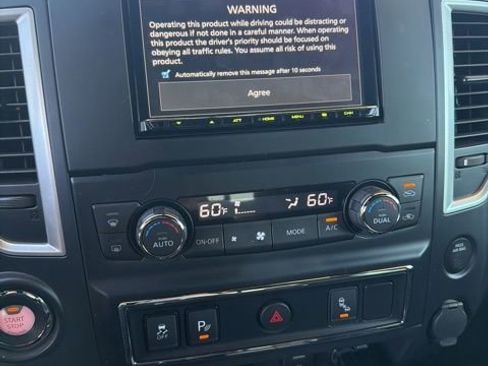 Used 2018 Nissan Titan SV w/ SV Convenience Package image 5