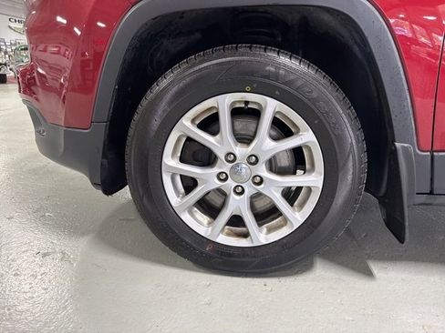 Used 2017 Jeep Cherokee Latitude w/ Comfort/Convenience Group image 9