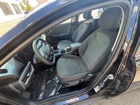 Used 2025 Kia K4 FWD image 36