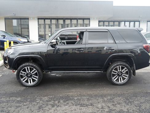 Used 2022 Toyota 4Runner SR5 Premium AWD/4WD image 2