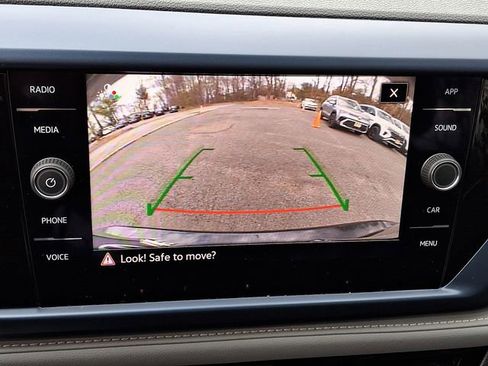 Certified 2024 Volkswagen Taos SE w/ Panoramic Sunroof Package image 24