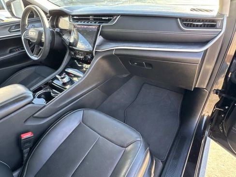 Used 2023 Jeep Grand Cherokee L Limited w/ Luxury Tech Group II image 7