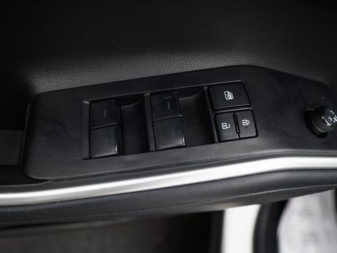 Used 2023 Toyota Highlander L image 15