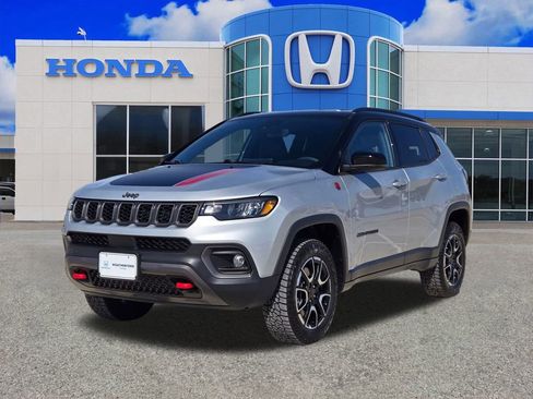 Used 2025 Jeep Compass Trailhawk AWD/4WD image 7