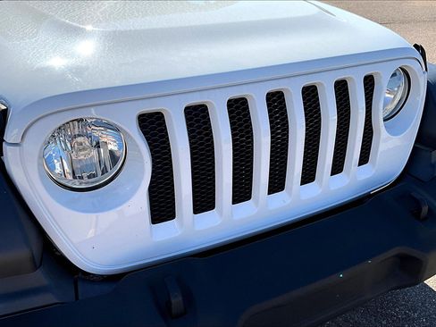 Used 2021 Jeep Wrangler Sport S image 32