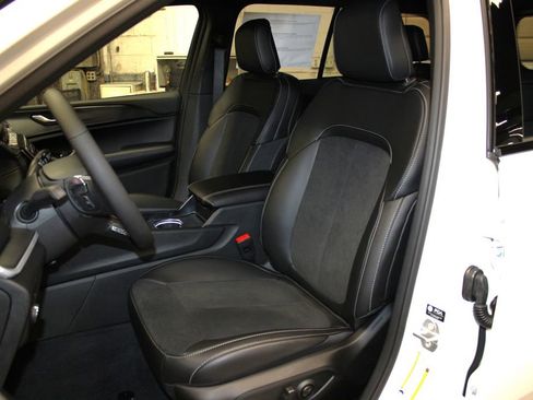 New 2025 Jeep Grand Cherokee Laredo image 25