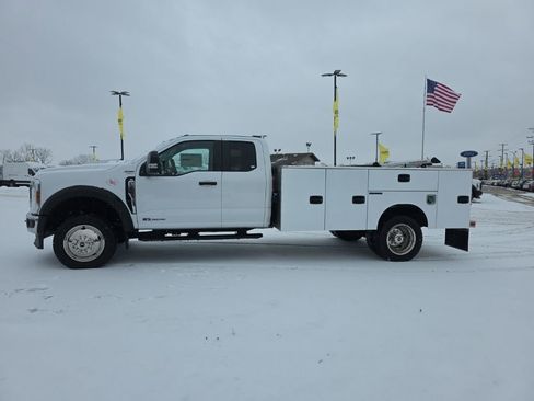 New 2025 Ford F550 4x4 Supercab Super Duty image 4