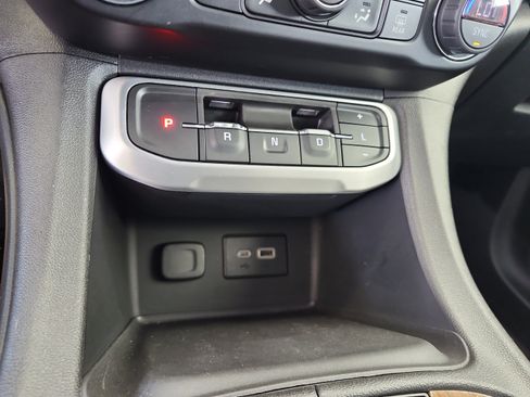 Used 2020 GMC Acadia SLE w/ Driver Convenience Package FWD image 28