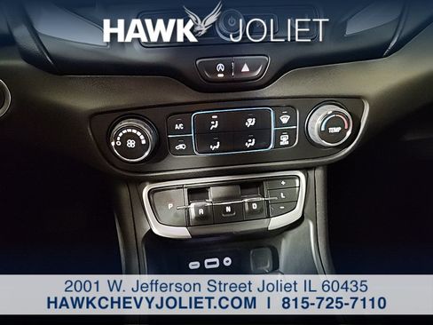 Used 2024 GMC Terrain SLE AWD/4WD image 17