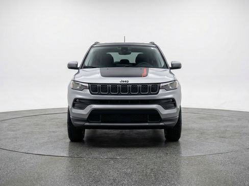 Used 2025 Jeep Compass Trailhawk w/ Trailer Tow Group image 2