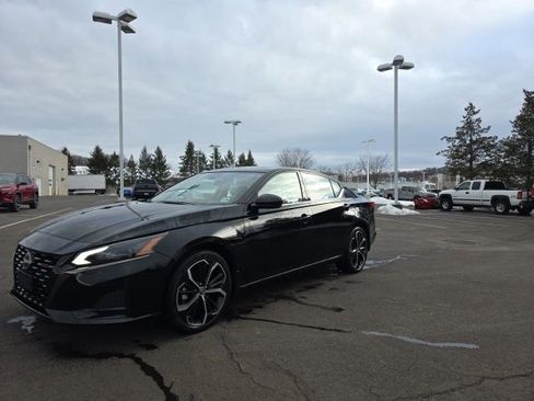 Used 2023 Nissan Altima 2.5 SR image 9