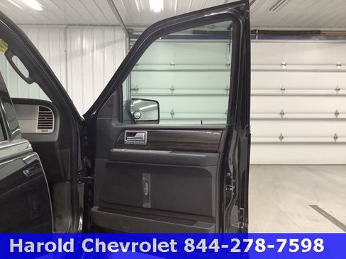 Used 2010 Lincoln Navigator L 4WD image 11