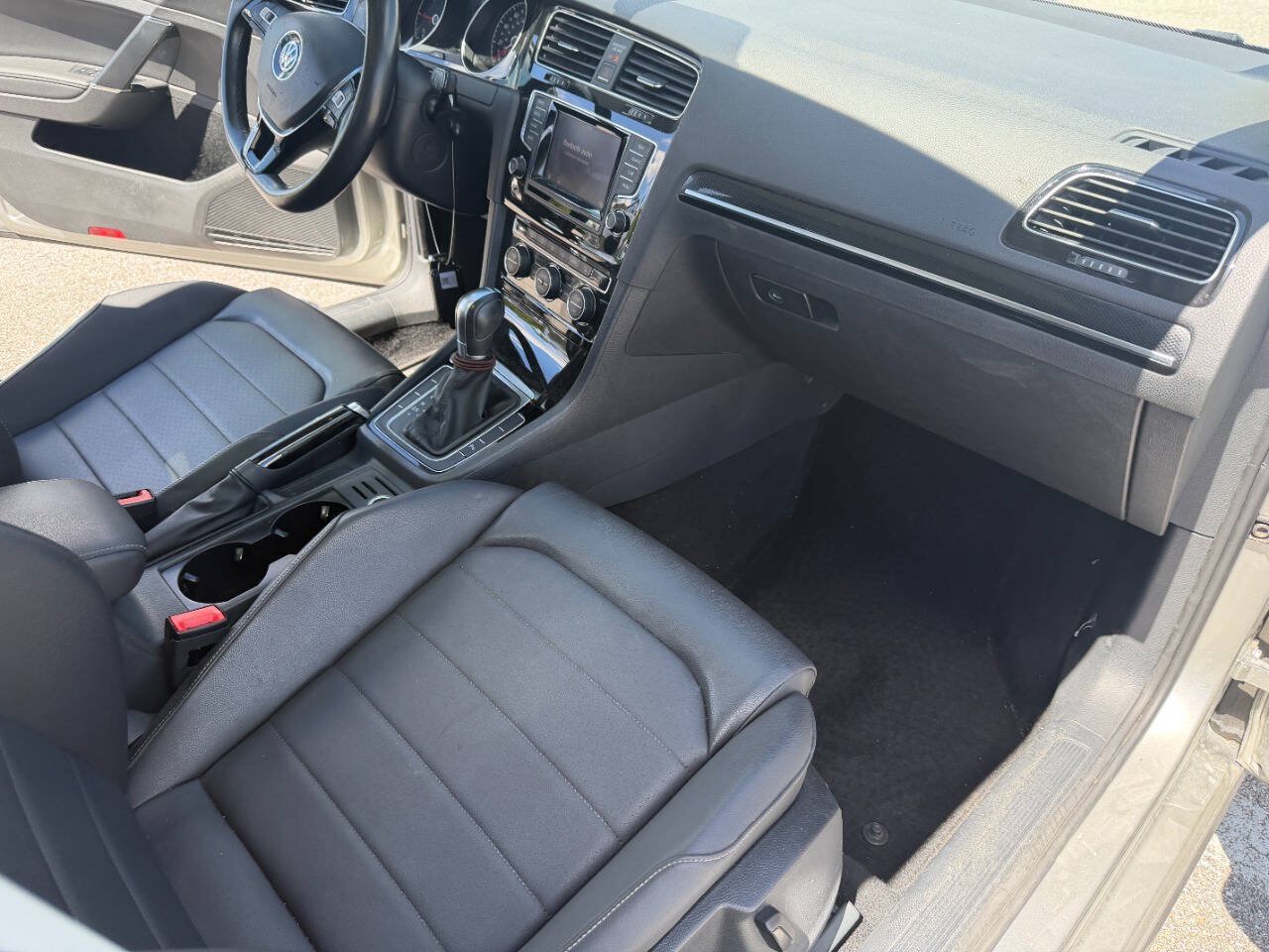Used 2015 Volkswagen Golf TDI S FWD image 31